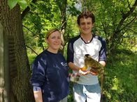 Checker Julian – Julian im Einsatz mit Zootierpflegerin Simone.