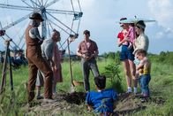 American Horror Story – Die Freaks (v.l.n.r.) Paul (Mat Fraser), Salty (Christopher Neiman), Pepper (Naomi Grossman), Jimmy (Evan Peters), Eve (Erika Ervin) und Ma Petite (Jyoti Amge) weigern sich an Halloween aufzutreten - sehr zum Missfallen von Elsa ...