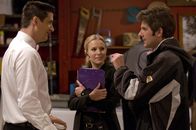Party Down – (v.l.n.r.) Ron Donald (Ken Marino); Uda Bengt (Kristen Bell); Henry Pollard (Adam Scott)