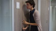 Die Tage unter Null – Mathilde (Marie-Sophie Ferdane) sucht das Gespräch mit Pelletier. Doch sie steht vor verschlossener Tür.