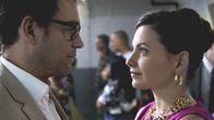 Bull – Als sich eine junge Frau gegen die Patentklage eines Pharmakonzerns wehren muss, verschlägt es Bull (Michael Weatherly, l.) und sein Team nach Callisto, einer kleinen Stadt in Texas, in der Bull den bisher einzigen Prozess seiner Karriere verloren hat - gegen Diana Lindsay (Jill Flint, r.) ...