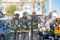9-1-1 Notruf L.A. – L-R: Henrietta 'Hen' Wilson (Aisha Hinds), Eddie Diaz (Ryan Guzman), Evan 'Buck' Buckley (Oliver Stark)