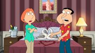 Family Guy – Lois Griffin (l.); Glen Quagmire (r.)