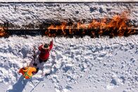 Legendäre Zugabenteuer – Ungewöhnliche Maßnahmen: Durch die extreme Kälte können sich die Schienen verziehen. Dann hilft nur noch Erhitzen durch Feuer.