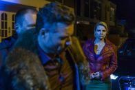 Danni Lowinski – Hat Danni (Annette Frier, r.) Pit (Dirk Borchardt, M.) wirklich bei August verraten? Und falls ja - war das die richtige Entscheidung?; Hat Danni (Annette Frier, r.) Pit (Dirk Borchardt, M.) wirklich bei August verraten? Und falls ja - war das die richtige Entscheidung?