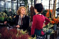 Rote Rosen – ARD ROTE ROSEN FOLGE 1624 Uhr im ERSTEN. Tine (Maike Bollow, l.) schlägt Merle (Anja Franke, r.) eine gemeinsame Radtour vor, um an alte Erinnerungen anzuknüpfen.