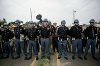 Selma – Die örtliche Polizei von Selma, Alabama, versucht, den Marsch zu verhindern.