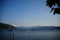 Heimatleuchten – Ausblick von der Villa Paulick auf den Attersee, aufgenommen