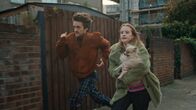Extraordinary – Jen (Máiréad Tyers) und Jizzlord (Luke Rollason) wagen einen riskanten Schritt und entführen einen Hund, den Jizzlord überraschend wiedererkennt. Doch wird der Hund die Geheimnisse seiner mysteriösen Vergangenheit enthüllen können?