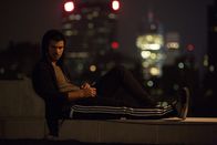 Tracers – Durch eine Verkettung von Zufällen landet der Fahrradkurier Cam (Taylor Lautner) in einer Parkour-Gang, die ihre artistischen Fähigkeiten dazu nutzt, um Beute zu machen. Doch der geheimnisvolle Anführer der Clique, Miller, setzt die Mitglieder nicht nur unter enormen Druck, sondern schreckt auch vor Gewalt nicht zurück ...