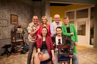 Heißmann + Rassau – Das Ensemble: Hinten von links: Volker Heißmann, Hannah Baus, Martin Rassau und Steffi Brehmer. Vorne von links: Christin Deuker und Patric Dull.