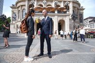 Contra – Naima (Nilam Farooq), Richard Pohl (Christoph Maria Herbst).