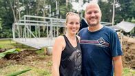 Auf und davon – Auf und davon Staffel 17 Folge 4 Nadine und Michel Burkhalter auf der Baustelle in Costa Rica. Sie wollen ins Tourismusgeschäft einsteigen. 2026 Copyright: SRF