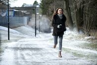 Der Hypnotiseur – Simone Bark (Lena Olin) sucht verzweifelt nach ihrem Sohn Benjamin.