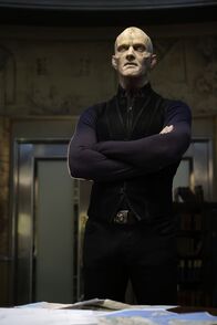 The Strain – Der Meister zeigt sein wahres Gesicht und nicht nur Quinlan (Rupert Penry-Jones) weiß, dass damit der letzte Schritt seines Kampfes eingeläutet ist ...