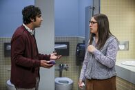 The Big Bang Theory – Rajesh Koothrappali (Kunal Nayyar, l.); Amy Farrah Fowler (Mayim Bialik, r.)