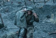Babylon Berlin – Rückblende: Gereon Rath (Volker Bruch, li.) holen seine Kriegserinnerungen immer wieder ein