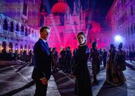 Mission: Impossible - Dead Reckoning – Ethan Hunt (Tom Cruise, i.) und Ilsa Faust (Rebecca Ferguson, r.)