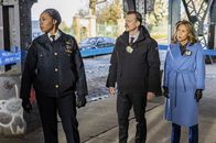 East New York – (v.l.n.r.) Deputy Inspector Regina Haywood (Amanda Warren); Detective Tommy Killian (Kevin Rankin); Detective Crystal Morales (Elizabeth Rodriguez)