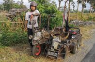 360° - Geo-Reportage – T'Posh gilt als Trendsetter in der Extrem-Vespa-Szene: Seine modifizierten Vespas sind oft mit Büffelschädeln geschmückt oder im Militärlook gehalten.