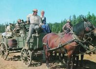Die Todes-Ranch – Jim Cole (Clint Walker, l.); Angela Cole (Martha Hyer, r.)