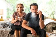 Tatort – Charlotte Mühlen (Michaela May) scheint keine Zweifel am natürlichen Tod ihrer Freundin zu haben, während Hannes Petzold (Klaus Steinbacher) schon ahnt, dass sein Vorleben ihn verdächtig macht …
