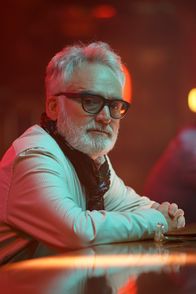Perfect Harmony – Arthur Cochran (Bradley Whitford)