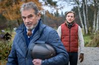 Sturm der Liebe – Aus Rücksicht auf Shirin lehnt Henning (Matthias Zera, l.) ein Angebot seines Vaters Heinrich (Ralph Schicha, r.) ab.