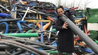 Die Tricks... – Moderator Jo Hiller mit Bauabfällen auf der Deponie und Recyclinganlage Wiershop (Fa. Buhck).