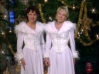 Die größten Weihnachts-Kulthits – Aus den SWR-Archiven zusammengestellt. Geschwister Anita & Alexandra Hofmann singen "Gloria in excelsis Deo".