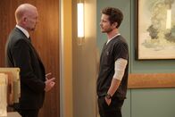 Atlanta Medical – Unerwartet trifft Conrad (Matt Czuchry, l.) auf seinen Vater Marshall Winthrop (Glenn Morshower, l.), zu dem er alles andere als ein gutes Verhältnis hat ...