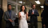 Elementary – L-R: Marcus (Jon Michael Hill), Joan (Lucy Liu, M.) und Sherlock (Jonny Lee Miller)