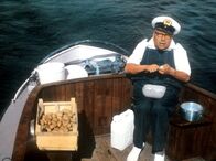 Drei Mann in einem Boot – Ich sitz in der Kombüse und putze das Gemüse: Kunsthändler Georg Nolte (Heinz Erhardt) als Schiffskoch.