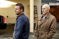 Navy CIS: L.A. – L-R: Special Agent G. Callen (Chris O\'Donnell) und Garrison (Daniel J. Travanti).