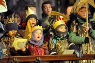 kreuz und quer – Aussendung der kleinen Könige: In jedem Jahr treffen sich Hunderte von Kleinen Königen im Kölner Dom.