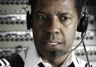 Flight – Der routinierte Pilot Whip Whitaker (Denzel Washington) befindet sich auf dem Flug von Orlando nach Atlanta. Nach dem Start herrschen starke Turbulenzen, doch das bleibt nicht das einzige Problem