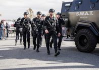 S.W.A.T. – Sergeant Daniel 'Hondo' Harrelson (Shemar Moore, 4.v.r.), Officer Victor Tan (David Lim, 5.v.r.), Sergeant David 'Deacon' Kay (Jay Harrington, 2.v.r.)