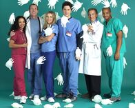 Malcolm mittendrin – (v.li.): Carla Espinosa (Judy Reyes), Dr. Perry Cox (John C. McGinley), Elliott Reid (Sarah Chalke), John 'J.D.' Dorian (Zach Braff), Dr. Bob Kelso (Ken Jenkins), Chris Turk (Donald Faison).