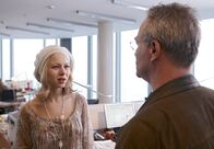 Tatort – WDR Fernsehen TATORT, "Unter Druck", Buch Dagmar Gabler, Regie Herwig Fischer, Produktion Colonia Media Uhr. Ihre Quote könnte besser sein. Doch das ist nicht der eigentliche Grund, warum Elli Klein (Christin Heim) aus der Anzeigenabteilung Kummer hat. Sie hatte ein Verhältnis mit dem ermordeten Unternehmensberater, vertraut sie Max Ballauf (Klaus J. Behrendt) an.