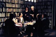 Caché – Hinter, l-r: Juliette Binoche u.a. mit Regisseur Michael Haneke bei den Dreharbeiten.