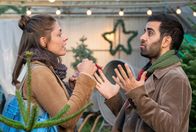 WIR – Emre (Erol Afsin) ist down und sucht rat bei Helena (Katharina Nesytowa).