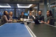Bull – (v.l.n.r.) Danny James (Jaime Lee Kirchner); Marissa Morgan (Geneva Carr); Dr. Jason Bull (Michael Weatherly); Benny Colón (Freddy Rodriguez); Chunk Palmer (Chris Jackson); Cable McCrory (Annabelle Attanasio)