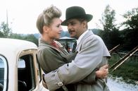 Lili Marleen – Eine Staatsgrenze trennt Wilkie (Hanna Schygulla) von ihrem Geliebten Robert (Giancarlo Giannini).