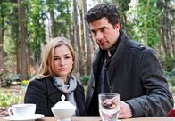 Sturm der Liebe – Theresa (Ines Lutz, l.); Konstantin (Moritz Tittel, r.)