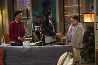 Superior Donuts – (v.l.n.r.) Franco Wicks (Jermaine Fowler); Tavi (Shamikah Martinez); Zale (Reggie De Leon)