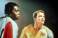 Running Man – William Laughlin (Yaphet Kotto, l.); Ben Richards (Arnold Schwarzenegger, r.)