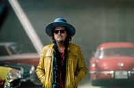 Zucchero - Sugar Fornaciari – Das Leben von Zucchero entwickelt sich zwischen Extremen: Als Kind wuchs er in einfachen Verhältnissen auf dem Land in der Emilia-Romagna auf – heute steht er auf den großen Bühnen der Welt.