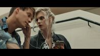 Cryptid – Zwischen Niklas (Julius Fleischanderl) und Ester (Maja Johanna Englander) beginnt es zu kriseln.