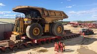 Mega Transport – Die Fracht ist aufgesattelt. Der frisch gewartete Truck kann zu seinem Einsatzort zurücktransportiert werden.