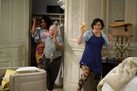 Call Me Kat – (v.l.n.r.) Randi (Kyla Pratt); Phil (Leslie Jordan); Kat (Mayim Bialik)